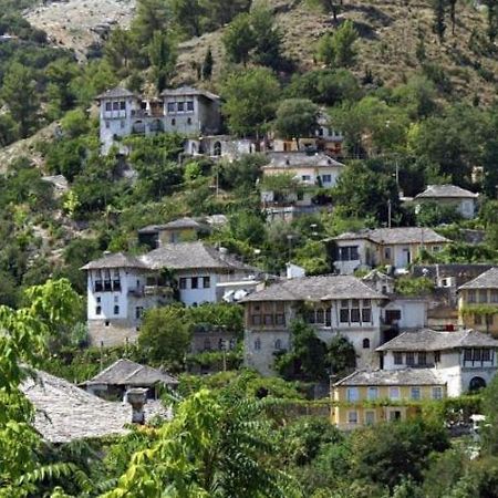Ruols Guesthouse Gjirokastër Buitenkant foto