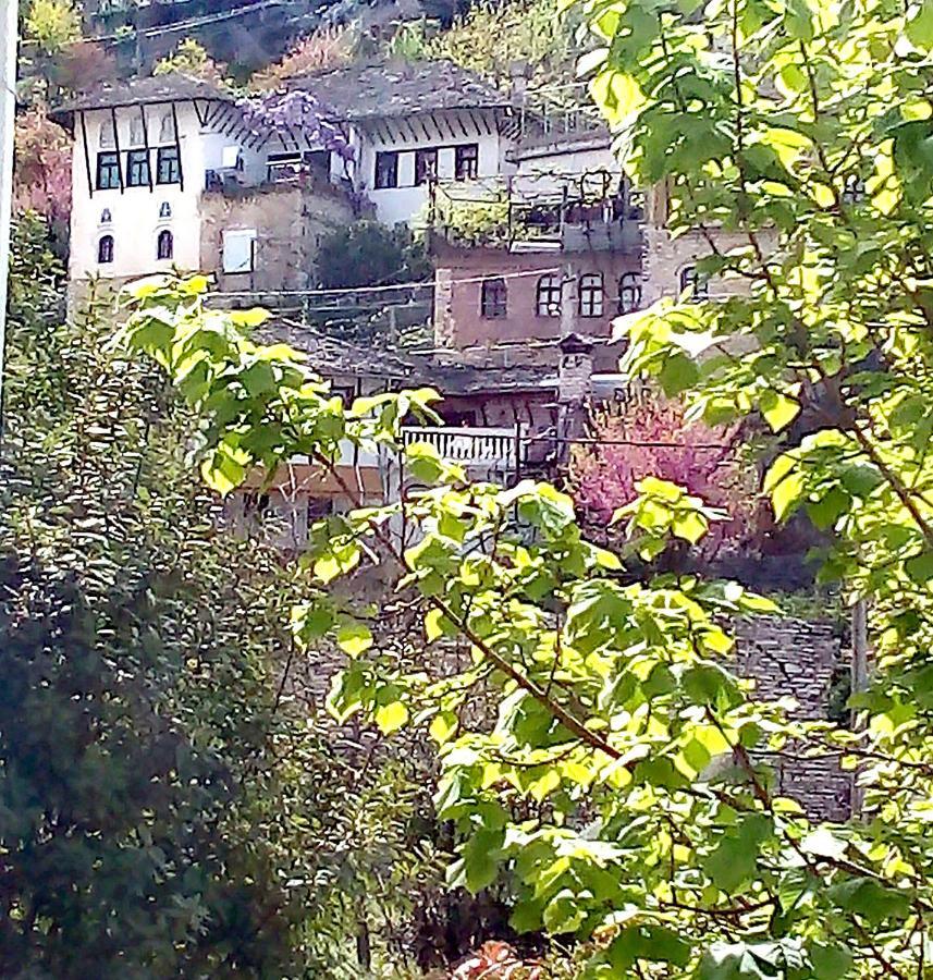 Ruols Guesthouse Gjirokastër Buitenkant foto