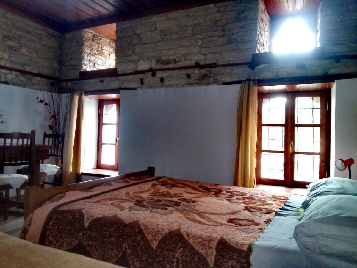 Ruols Guesthouse Gjirokastër Buitenkant foto