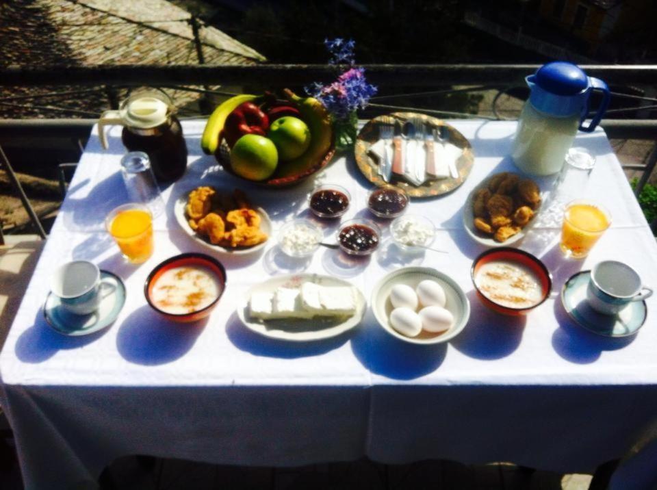 Ruols Guesthouse Gjirokastër Buitenkant foto