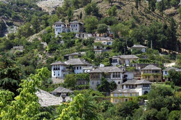 Ruols Guesthouse Gjirokastër Buitenkant foto