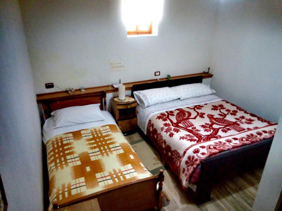 Ruols Guesthouse Gjirokastër Buitenkant foto