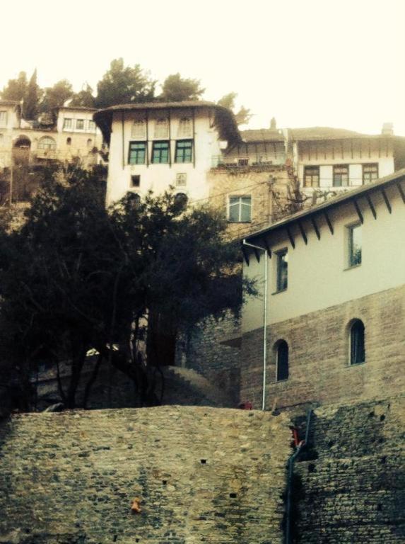 Ruols Guesthouse Gjirokastër Buitenkant foto