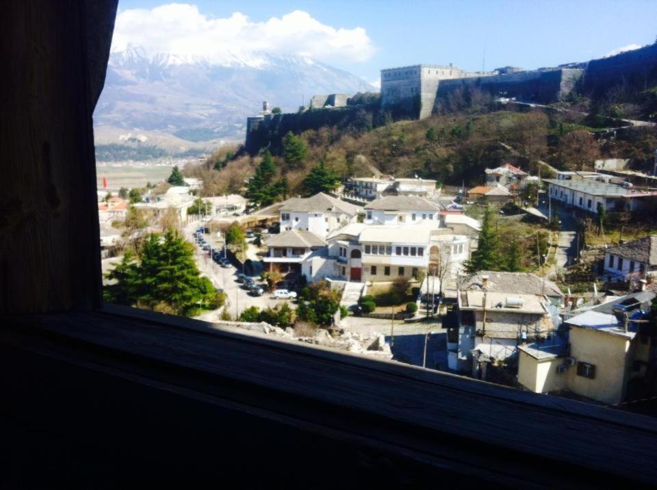Ruols Guesthouse Gjirokastër Buitenkant foto