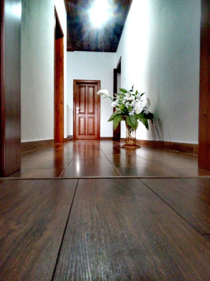 Ruols Guesthouse Gjirokastër Buitenkant foto