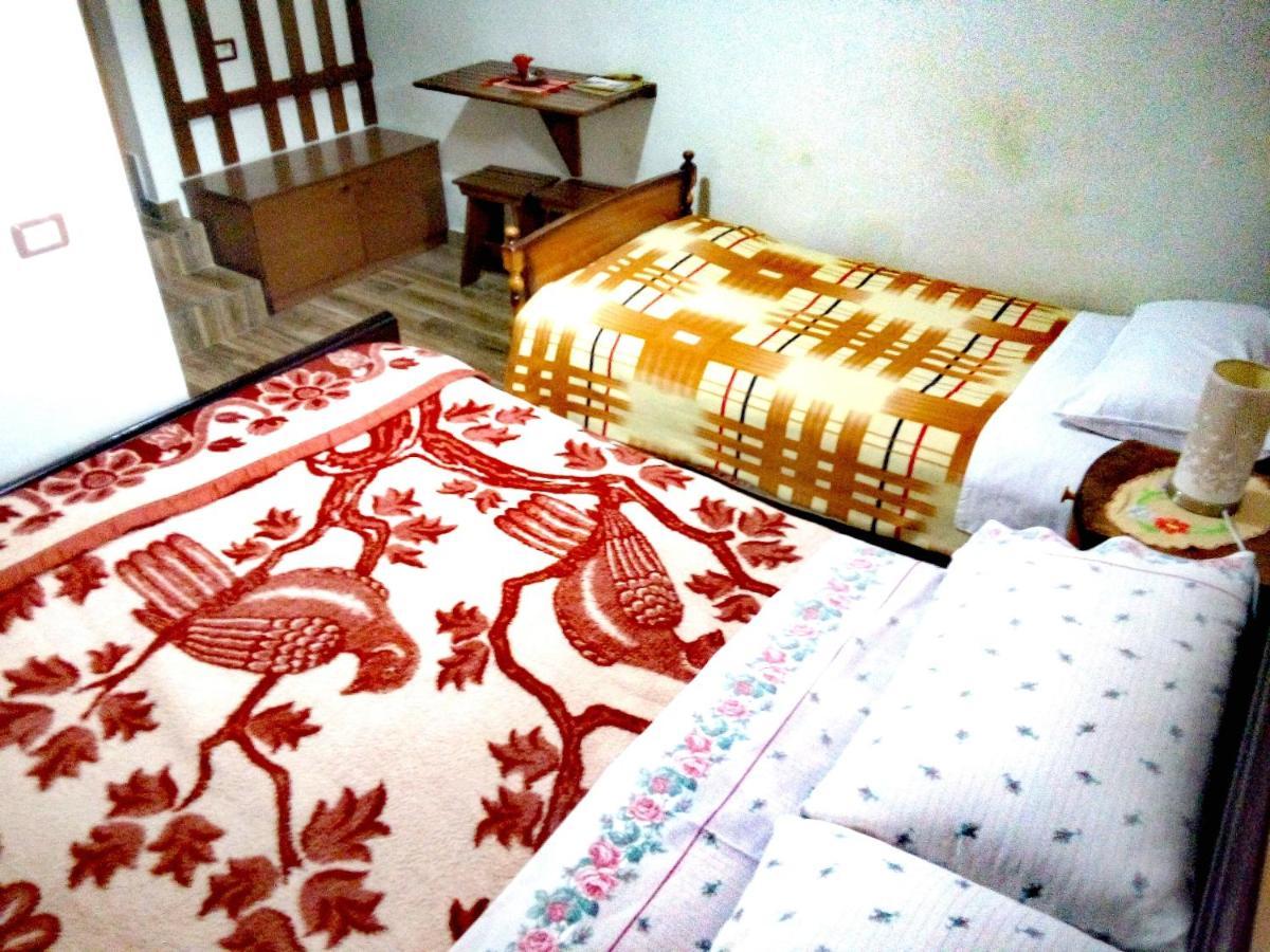 Ruols Guesthouse Gjirokastër Buitenkant foto