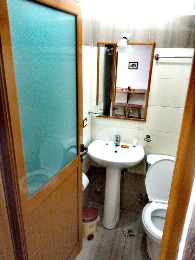 Ruols Guesthouse Gjirokastër Buitenkant foto