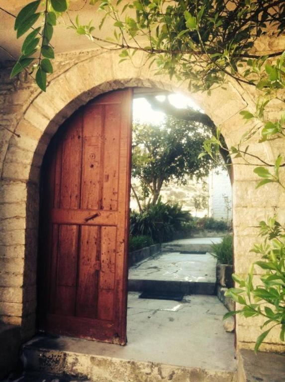 Ruols Guesthouse Gjirokastër Buitenkant foto