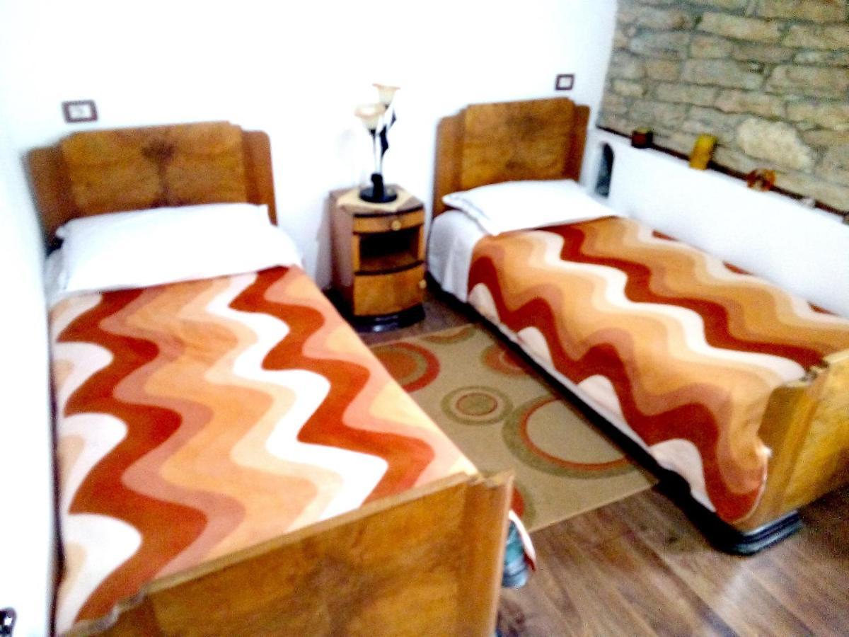 Ruols Guesthouse Gjirokastër Buitenkant foto
