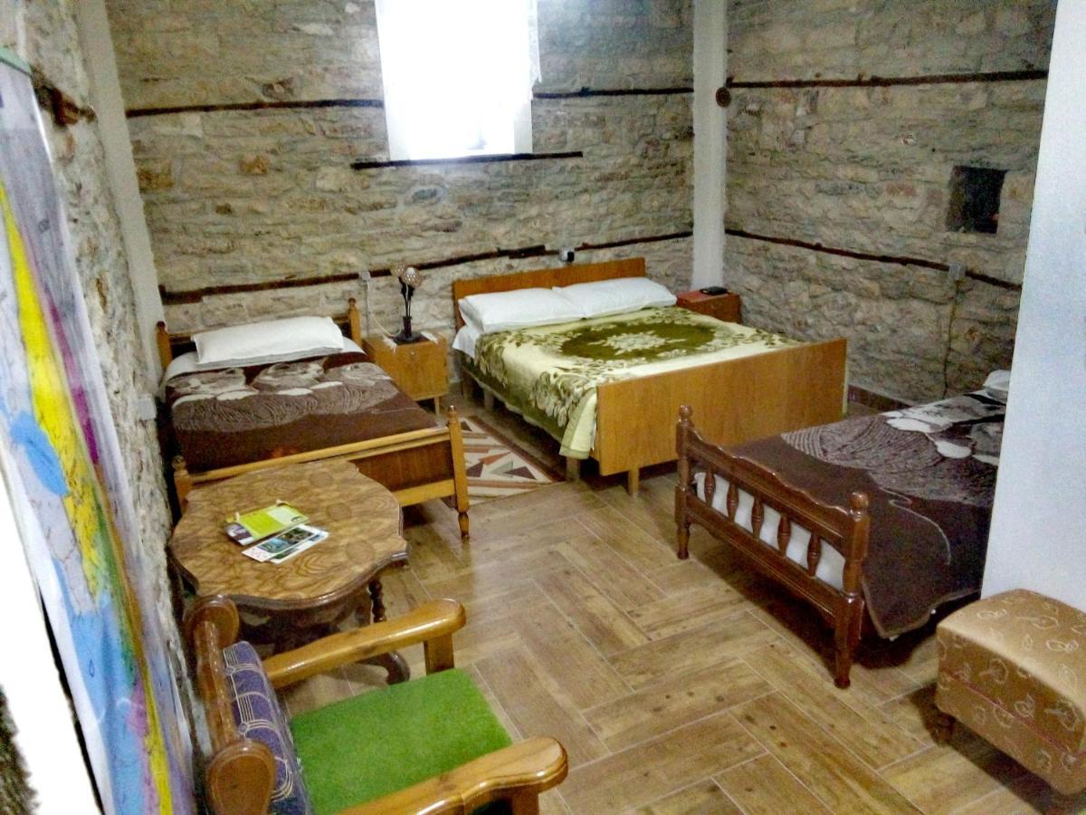 Ruols Guesthouse Gjirokastër Buitenkant foto