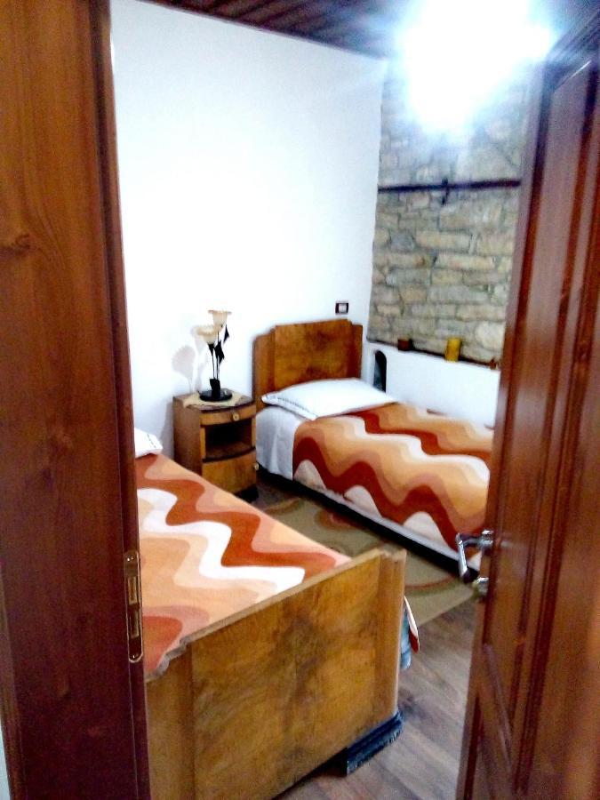Ruols Guesthouse Gjirokastër Buitenkant foto