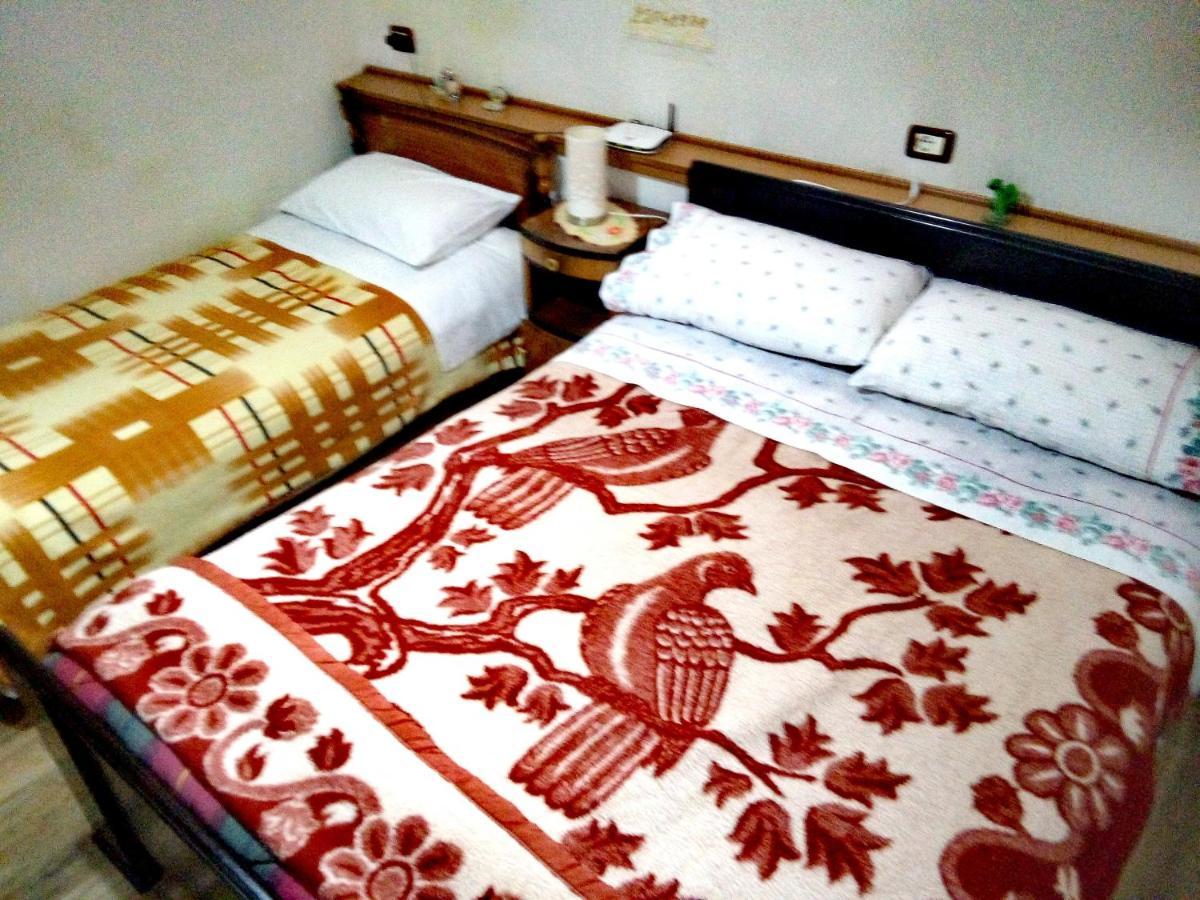 Ruols Guesthouse Gjirokastër Buitenkant foto