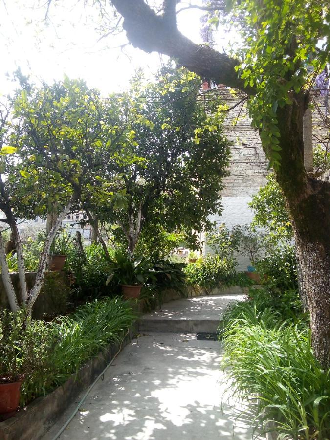 Ruols Guesthouse Gjirokastër Buitenkant foto