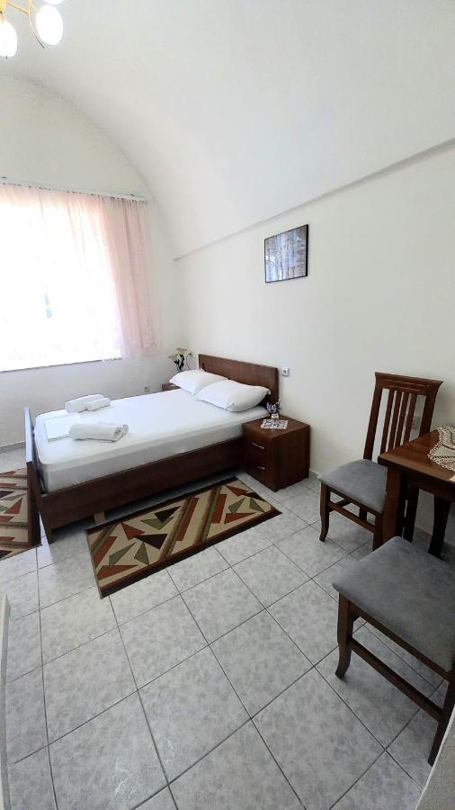 Ruols Guesthouse Gjirokastër Buitenkant foto