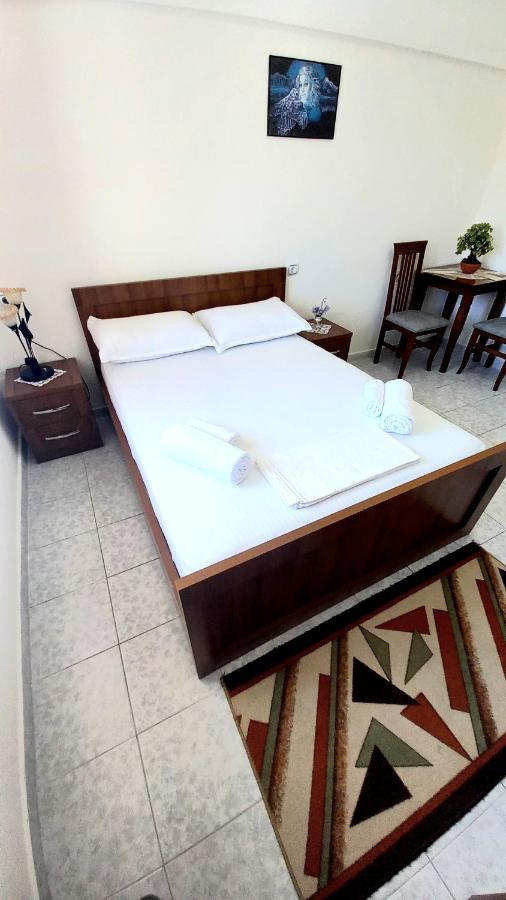 Ruols Guesthouse Gjirokastër Buitenkant foto