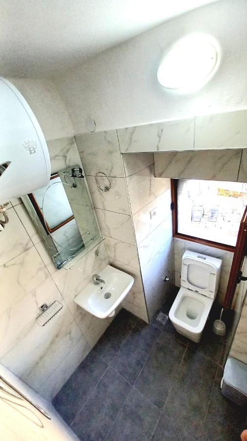 Ruols Guesthouse Gjirokastër Buitenkant foto