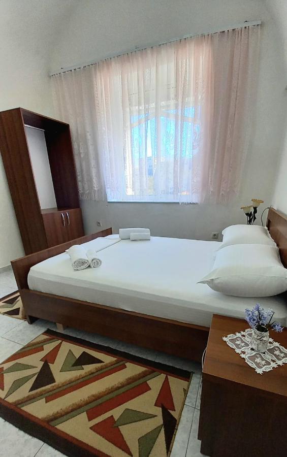 Ruols Guesthouse Gjirokastër Buitenkant foto